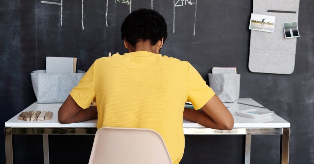 Errori quiz patente AM - studente che riflette